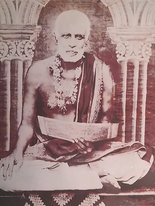 प. पू. श्री वक्रतुंड महाराज (आजोबा)